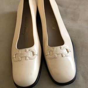 Off white ferragamo flats